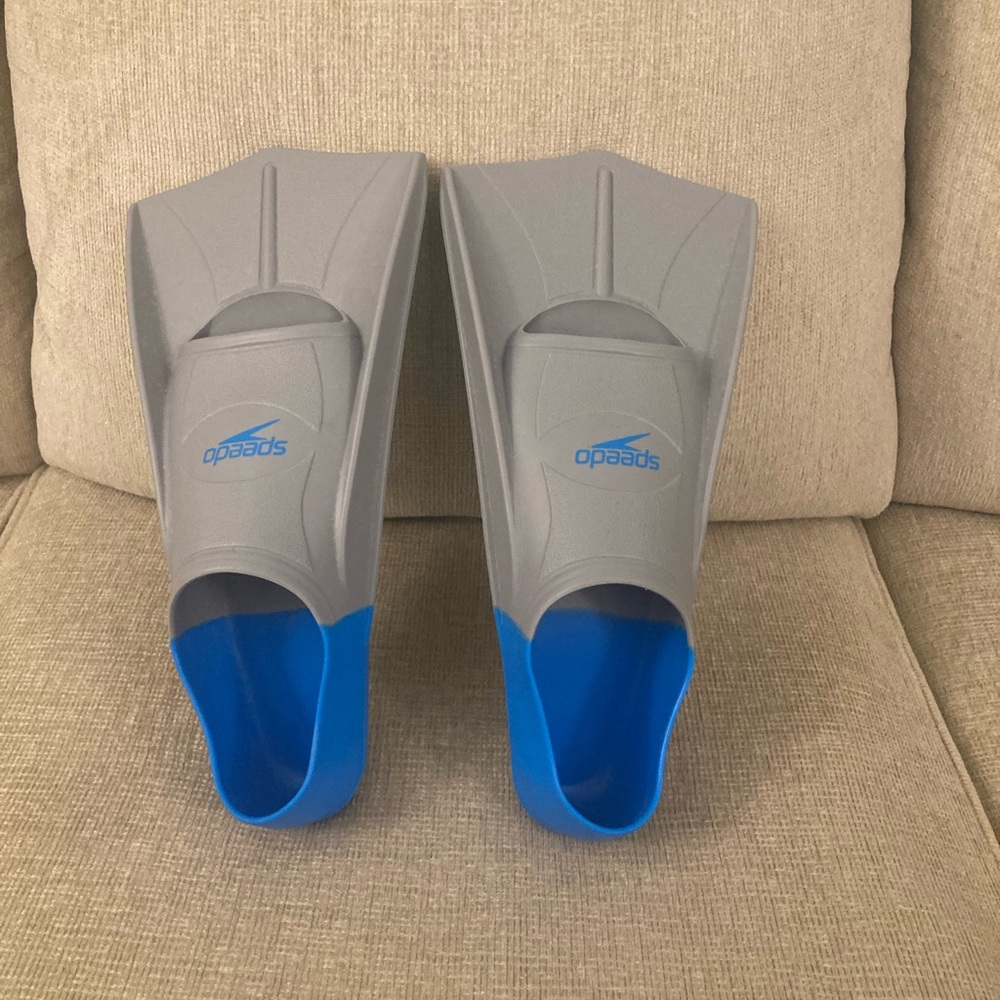 NWOT Speedo Short Blade Fins size Small women 7-8, 25 cms